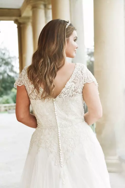 True curves store wedding dresses